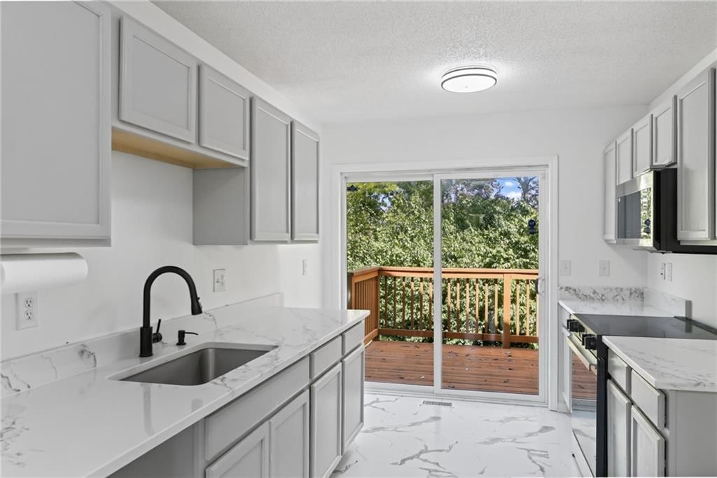 1133 N 50th Place — photo 9