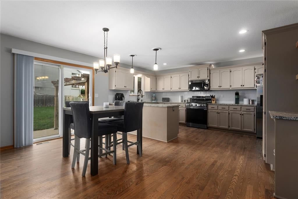 8930 NE 111th Street, Kansas City, MO: listing photo 3
