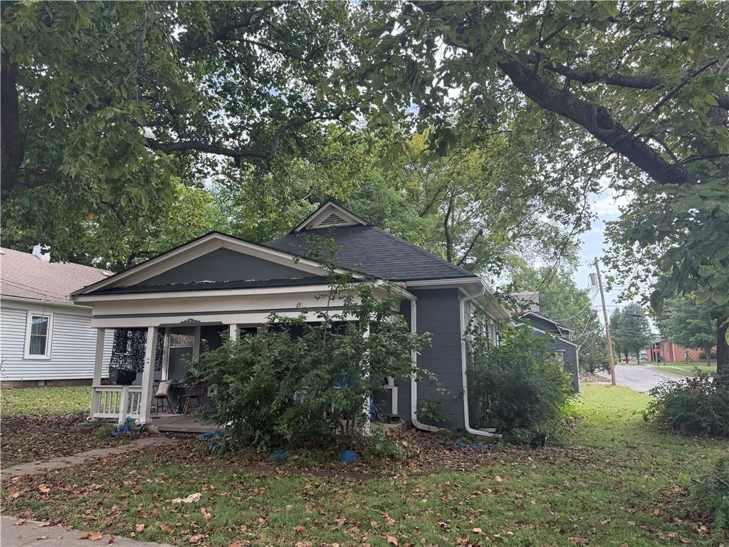 13011 8th Street, Grandview, MO: listing photo 2