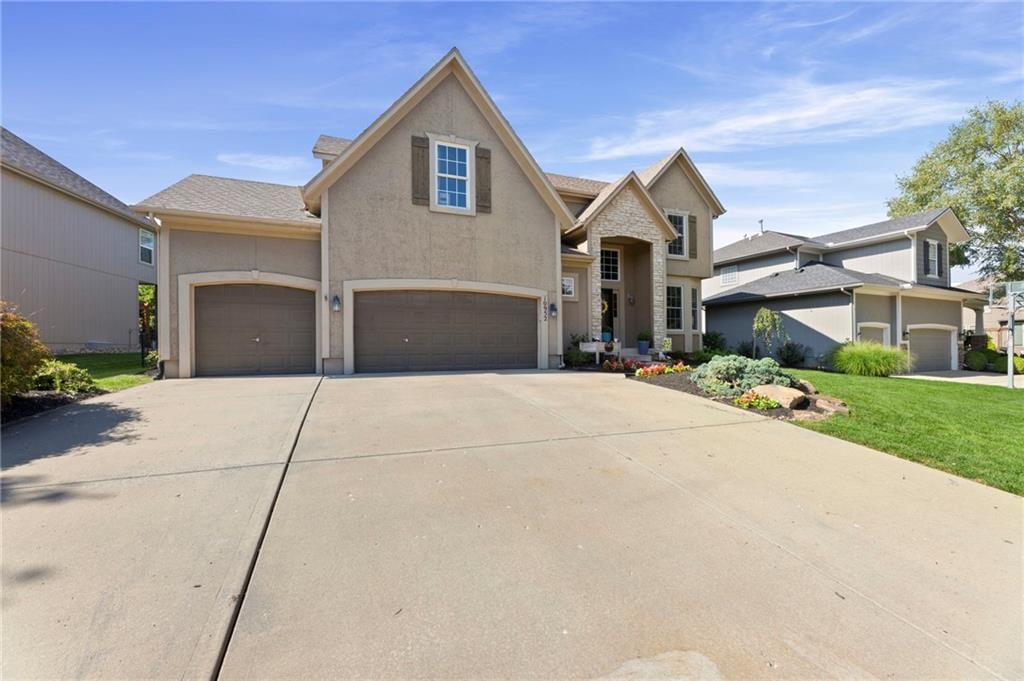 10952 S Barth Road, Olathe, KS: listing photo 2