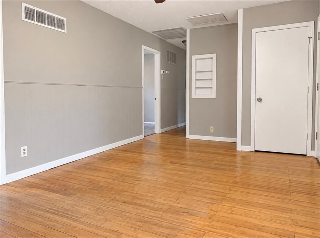 Photo 8 of 25 - 11806 E 58th Street, Kansas City, MO 64133