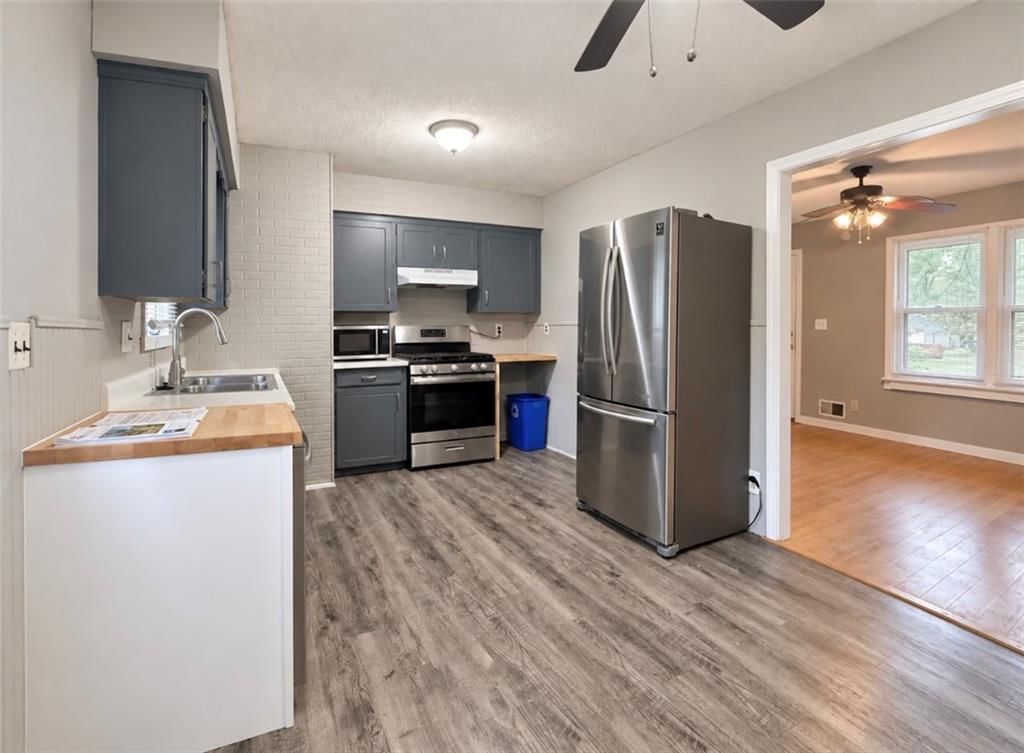 Photo 10 of 25 - 11806 E 58th Street, Kansas City, MO 64133