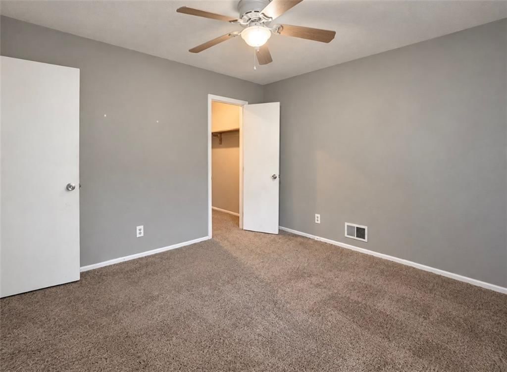 Photo 12 of 25 - 11806 E 58th Street, Kansas City, MO 64133