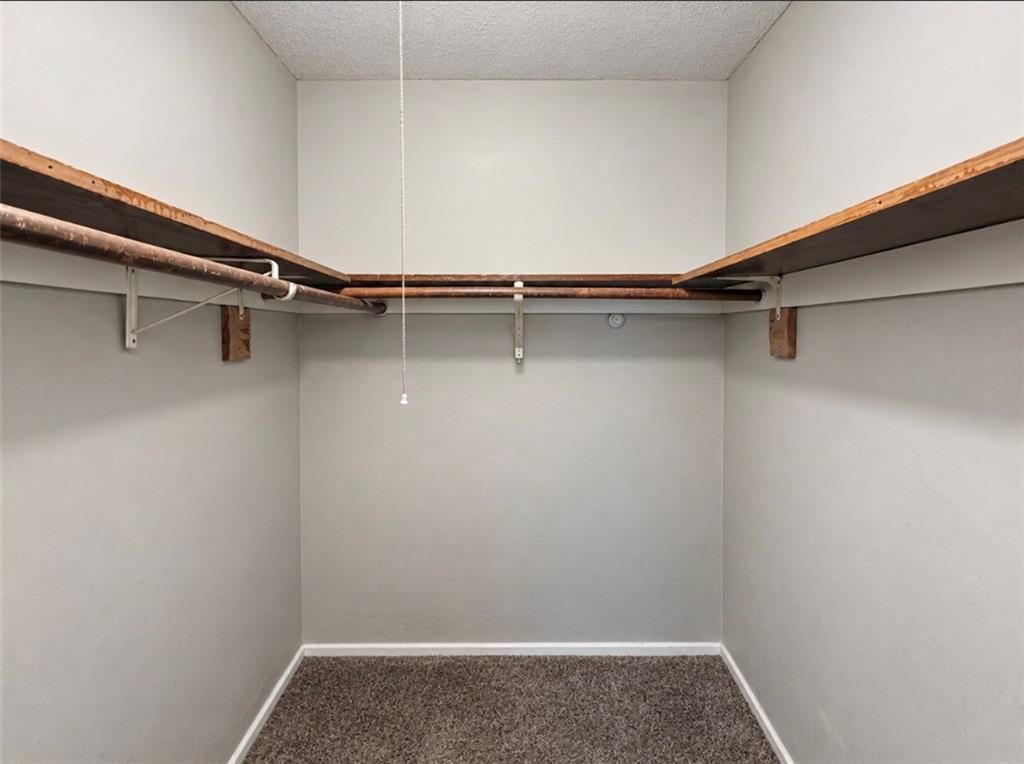 Photo 13 of 25 - 11806 E 58th Street, Kansas City, MO 64133