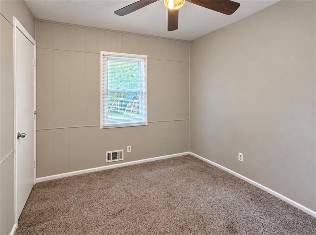 Photo 14 of 25 - 11806 E 58th Street, Kansas City, MO 64133