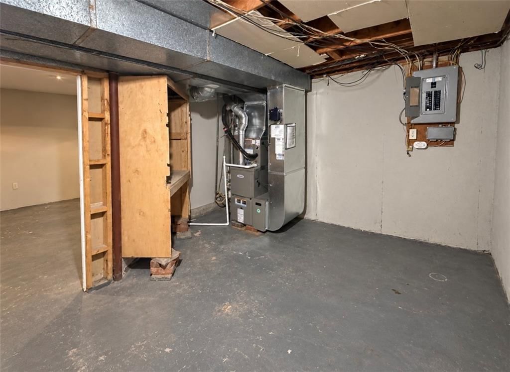 Finished basement at 11806 E 58th Street, Kansas City, MO 64133