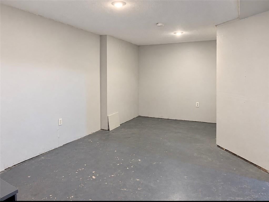 Photo 19 of 25 - 11806 E 58th Street, Kansas City, MO 64133