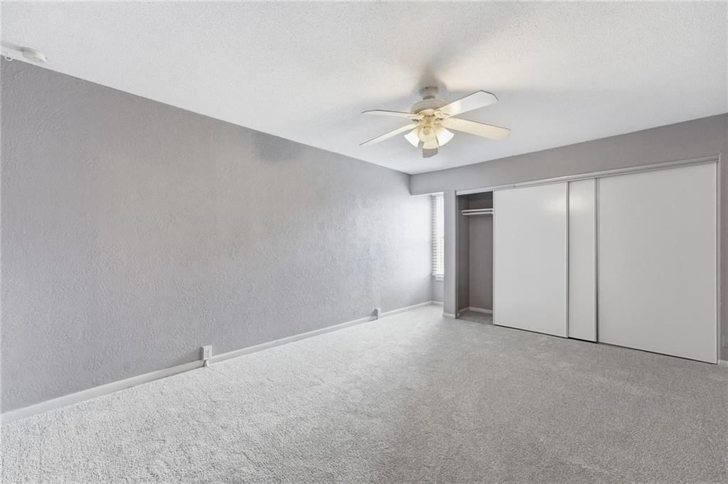 Photo 18 of 30 - 4727 Jarboe Street #95, Kansas City, MO 64112