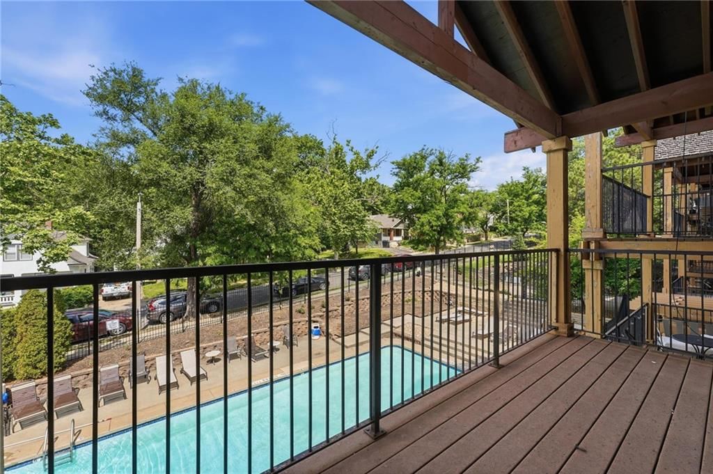 Photo 22 of 30 - 4727 Jarboe Street #95, Kansas City, MO 64112