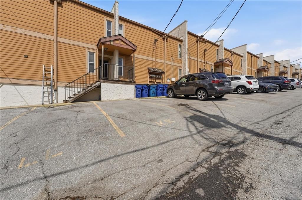 Photo 24 of 30 - 4727 Jarboe Street #95, Kansas City, MO 64112