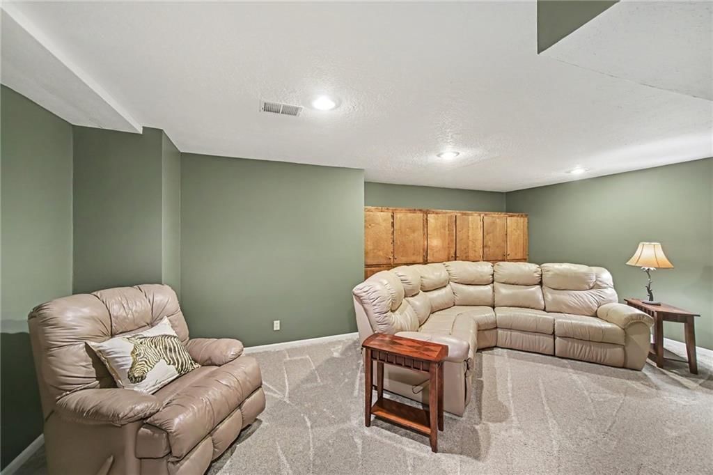 11852 Larsen Street — photo 38