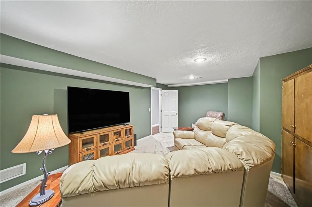 11852 Larsen Street — photo 39