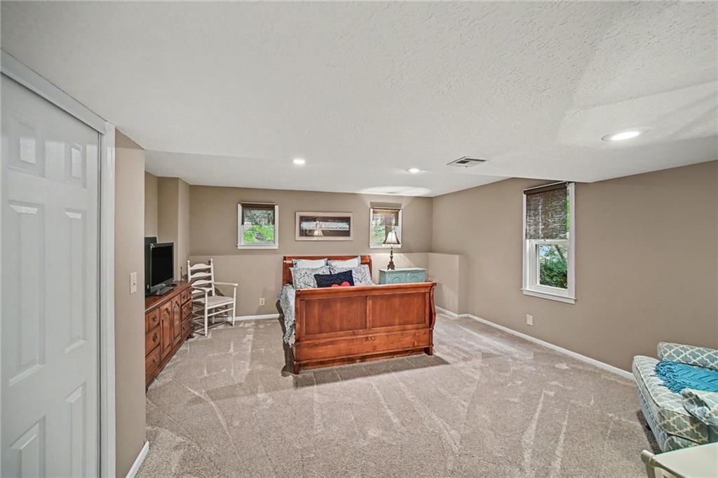 11852 Larsen Street — photo 45