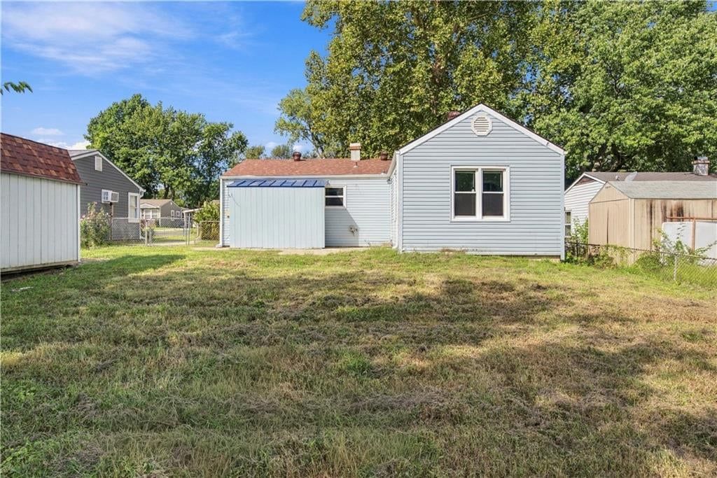 1615 N Dodgion Avenue — photo 23