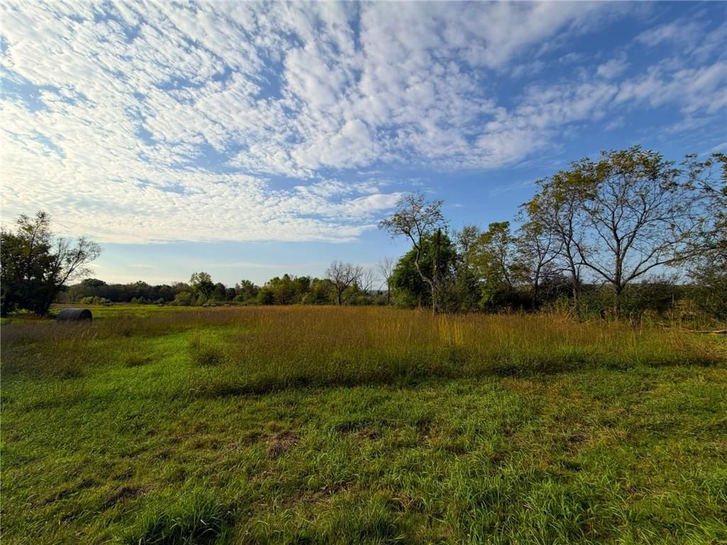 Photo 20 of 25 - 25243 Hemphill Road