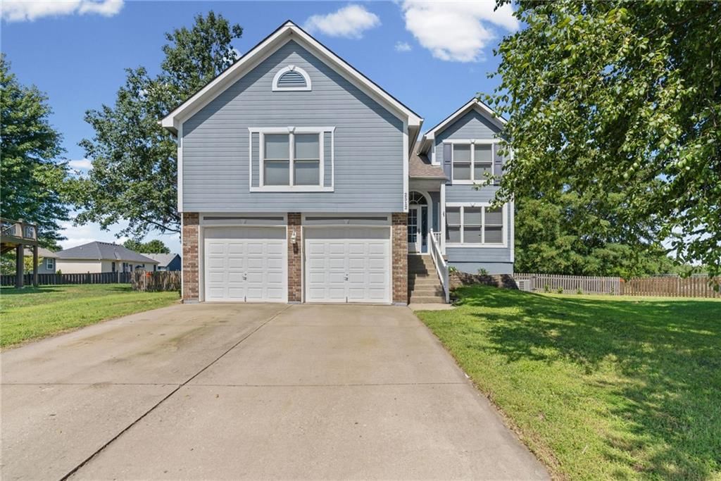 2512 NE Horseshoe Drive, Lee's Summit, MO