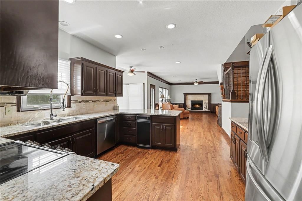 Photo 10 of 35 - 9913 W 125th Terrace, Overland Park, KS 66213