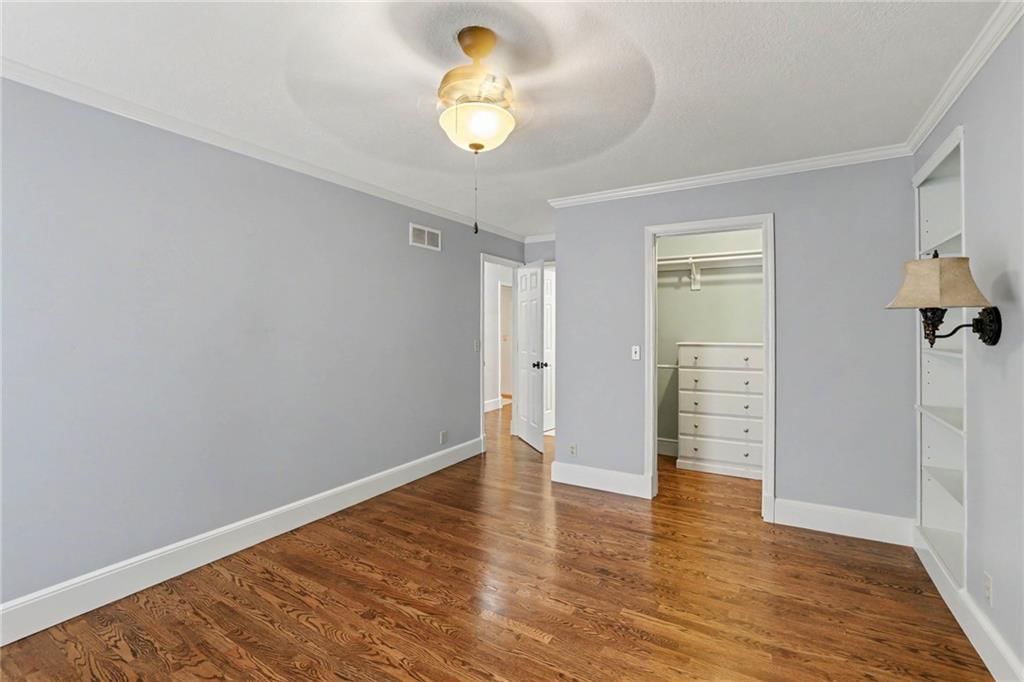 Photo 17 of 35 - 9913 W 125th Terrace, Overland Park, KS 66213