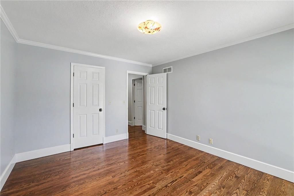 Photo 19 of 35 - 9913 W 125th Terrace, Overland Park, KS 66213