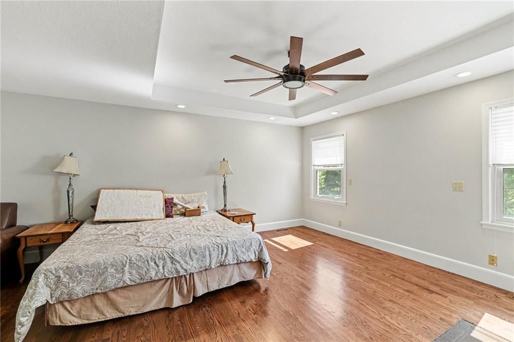 Tray ceiling at 9913 W 125th Terrace, Overland Park, KS 66213