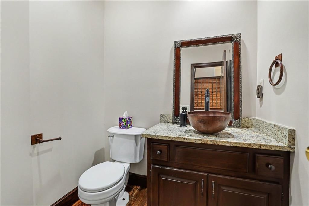 Photo 24 of 35 - 9913 W 125th Terrace, Overland Park, KS 66213