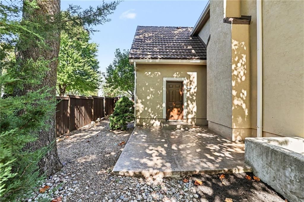 Photo 29 of 35 - 9913 W 125th Terrace, Overland Park, KS 66213