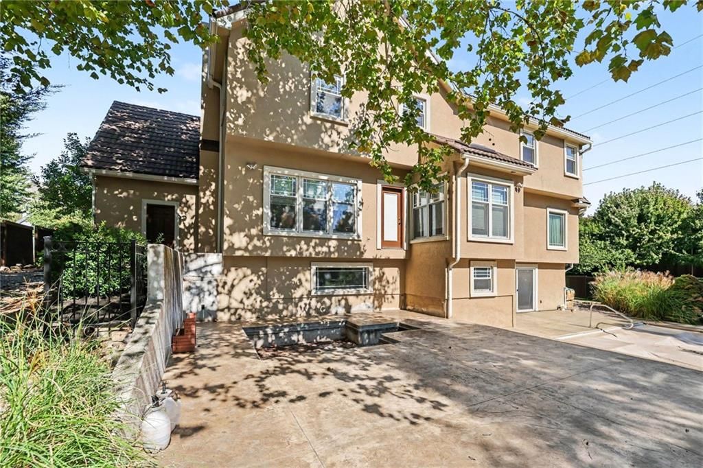 Photo 30 of 35 - 9913 W 125th Terrace, Overland Park, KS 66213