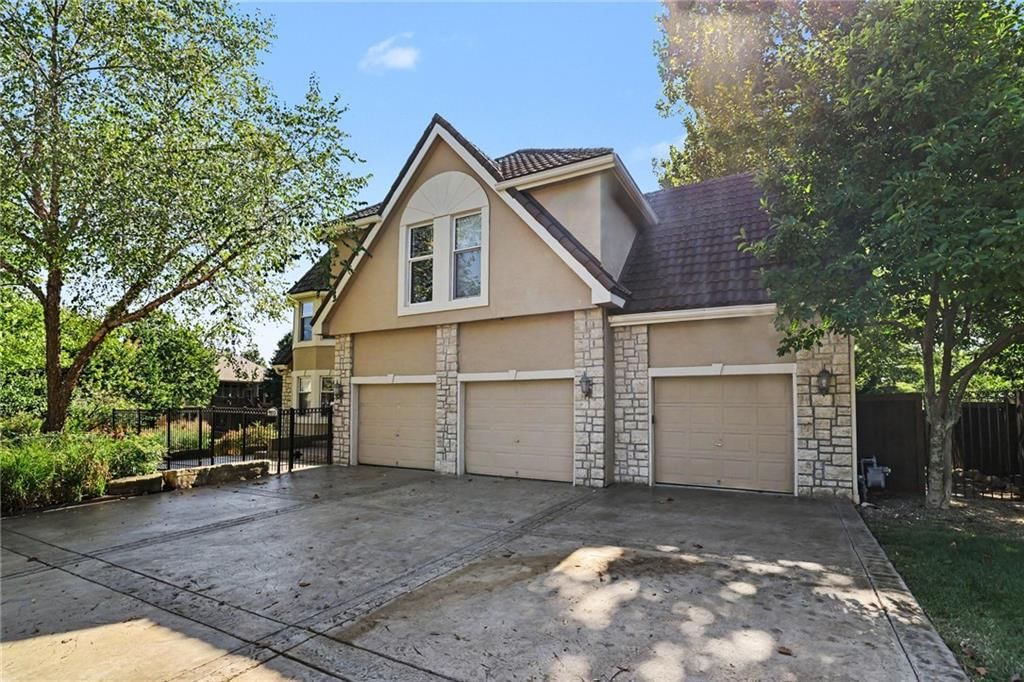 Photo 34 of 35 - 9913 W 125th Terrace, Overland Park, KS 66213