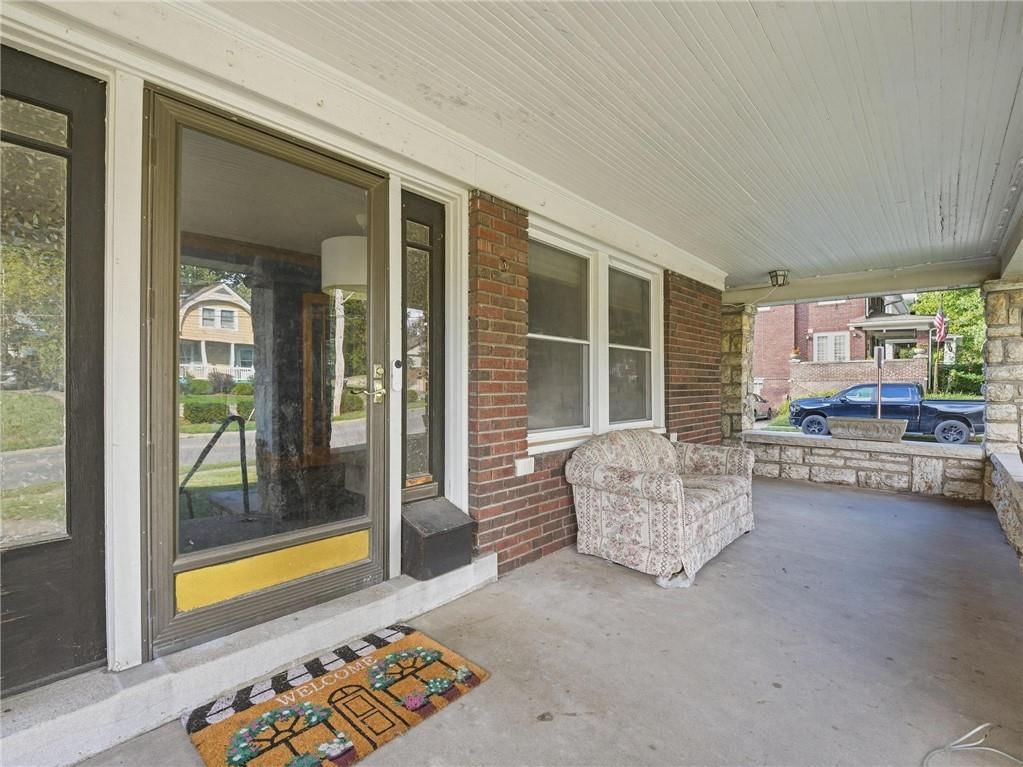 320 N River Boulevard, Independence, MO: listing photo 3