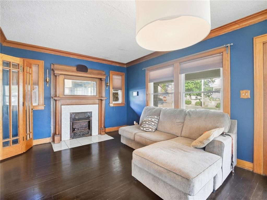 Photo 4 of 35 - 320 N River Boulevard, Independence, MO 64050