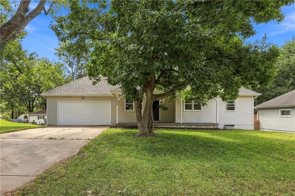 9509 E 79th Street, Raytown, MO: listing photo 2