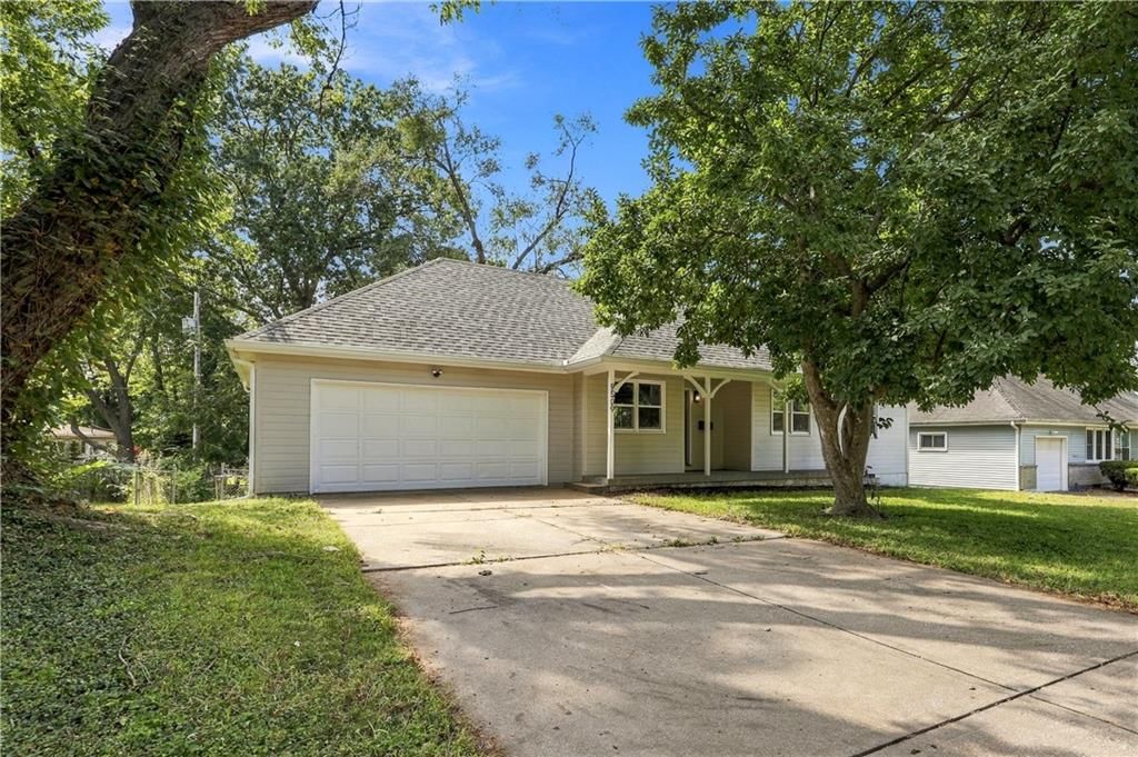 9509 E 79th Street, Raytown, MO: listing photo 3