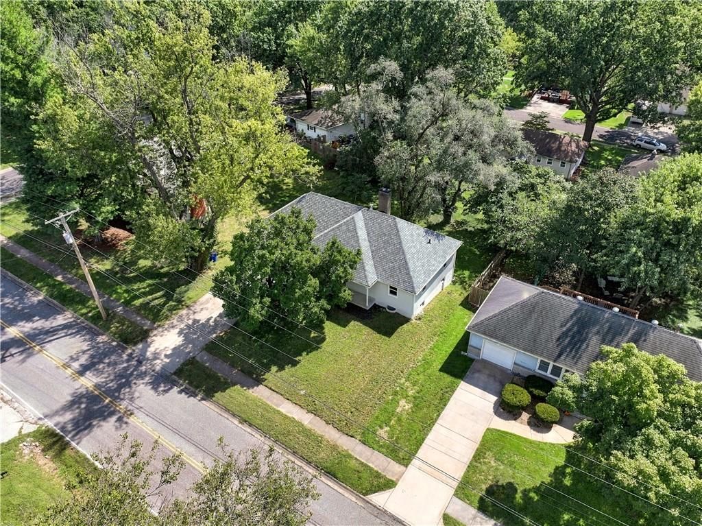 Fenced yard at 9509 E 79th Street, Raytown, MO 64138