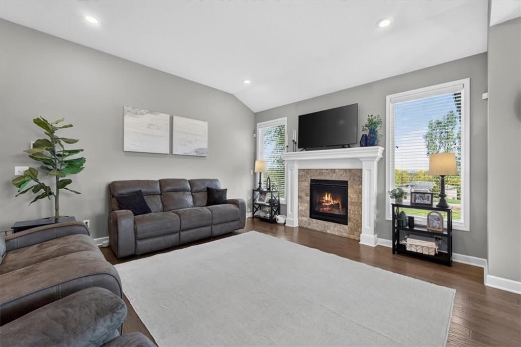 Photo 10 of 53 - 504 Bentwater Drive, Raymore, MO 64083