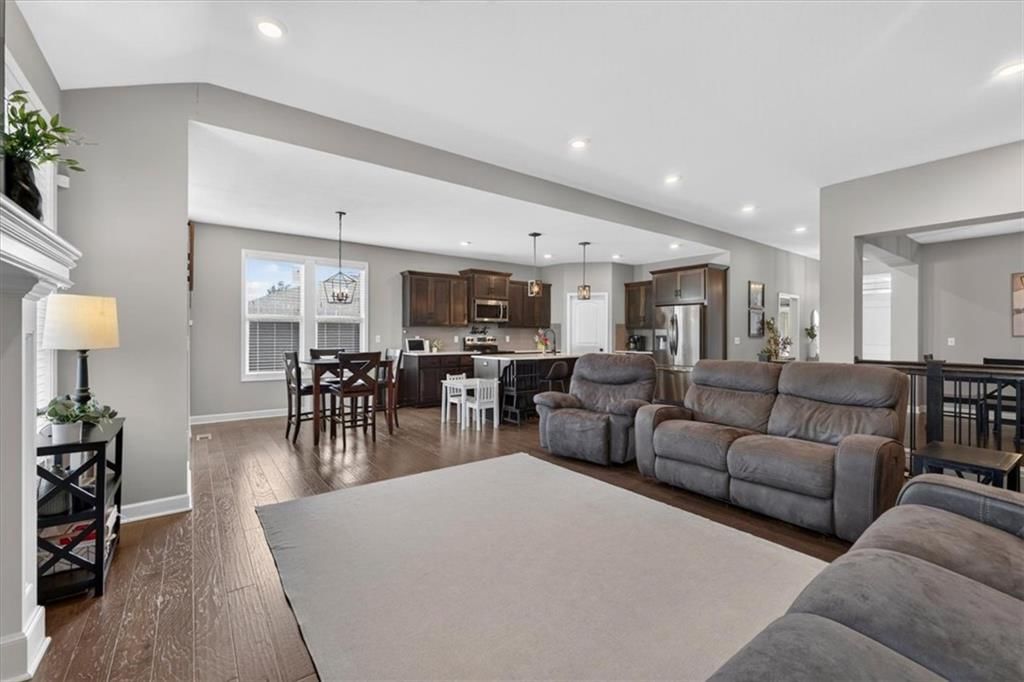 Photo 13 of 53 - 504 Bentwater Drive, Raymore, MO 64083