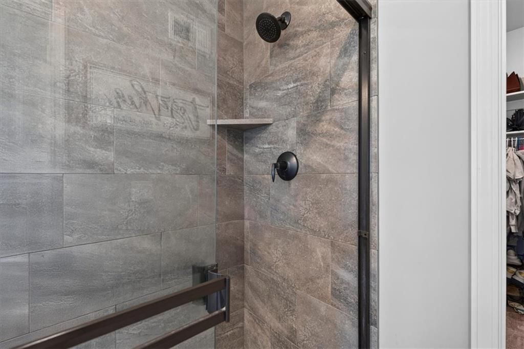 Photo 27 of 53 - 504 Bentwater Drive, Raymore, MO 64083