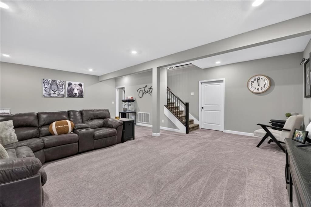 Photo 33 of 53 - 504 Bentwater Drive, Raymore, MO 64083