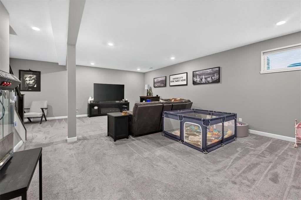 Photo 35 of 53 - 504 Bentwater Drive, Raymore, MO 64083
