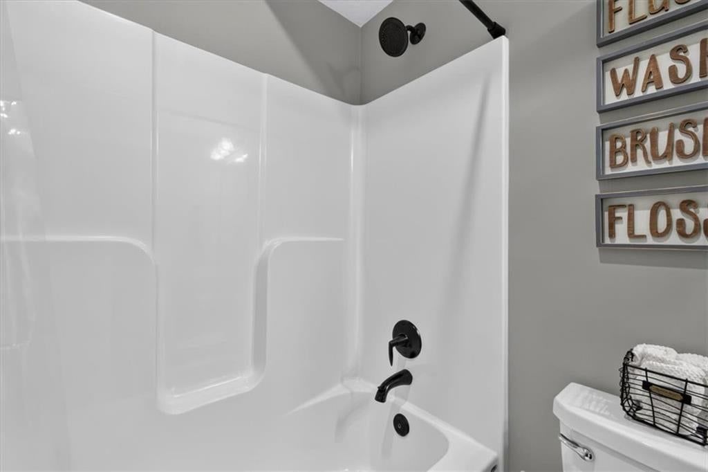 Photo 43 of 53 - 504 Bentwater Drive, Raymore, MO 64083