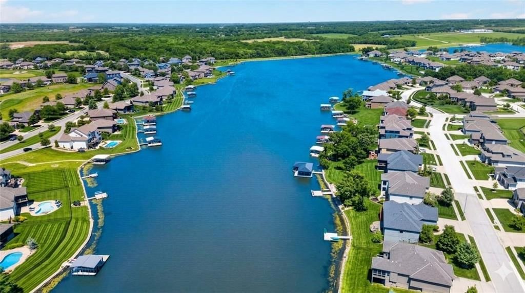 Photo 51 of 53 - 504 Bentwater Drive, Raymore, MO 64083