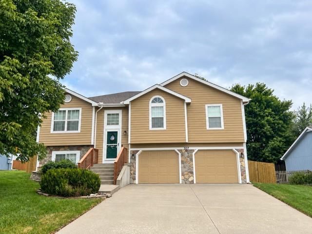 307 Leander Street — photo 1