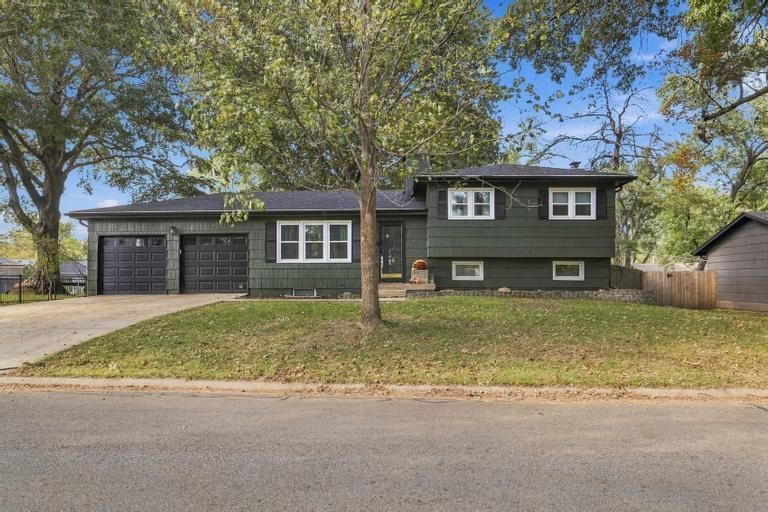 7402 Edgewood Boulevard, Shawnee, KS