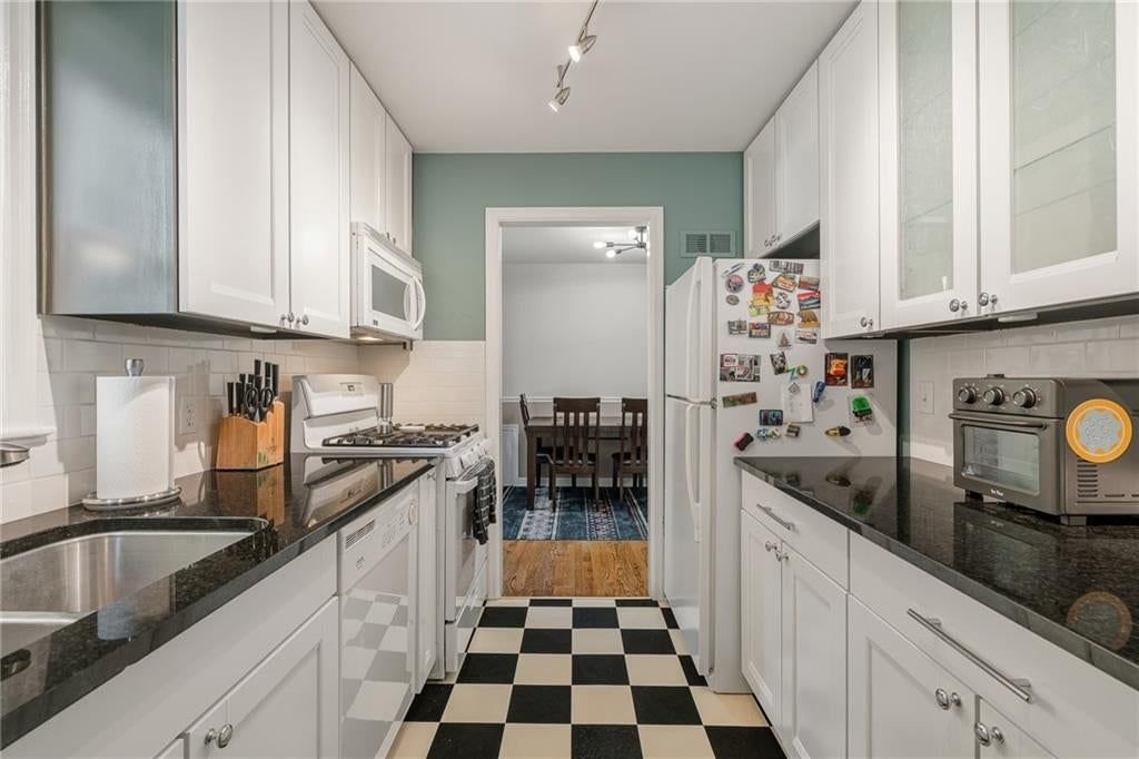 2308 NE 52nd Terrace — photo 12