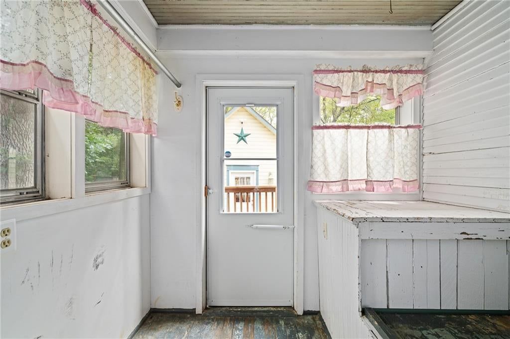 553 E Park Street — photo 16