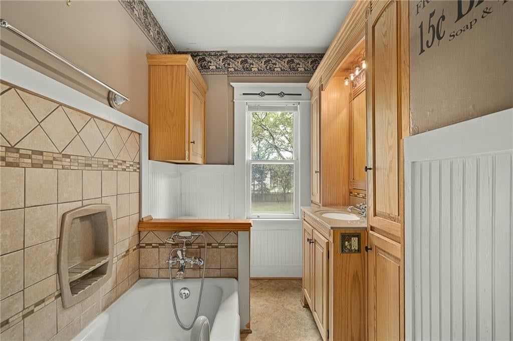 553 E Park Street — photo 23