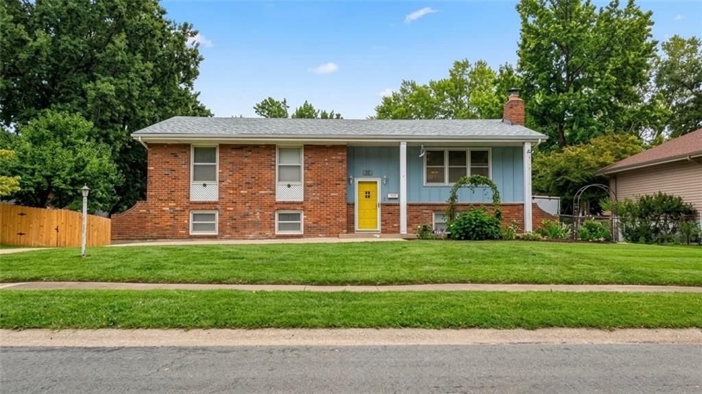 207 SW Craigmont Drive — photo 1
