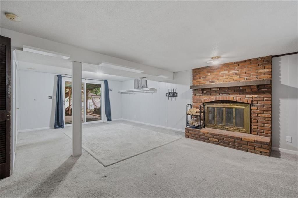 207 SW Craigmont Drive, Lee's Summit, MO
