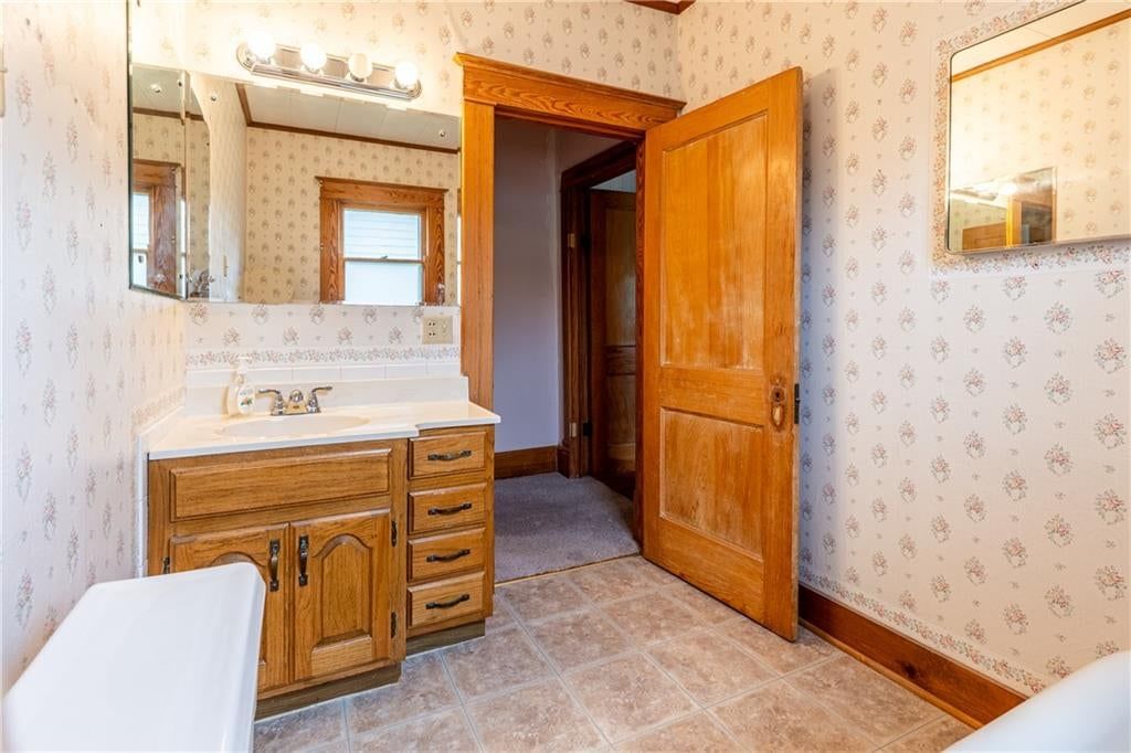 210 E Shawnee Street — photo 18