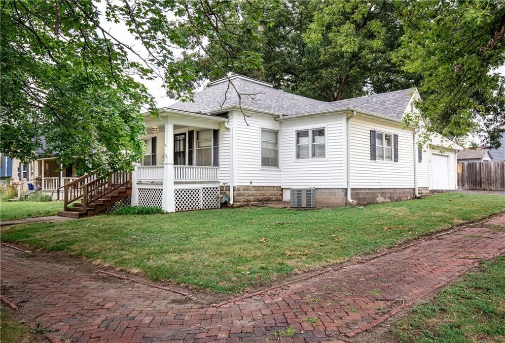 210 E Shawnee Street — photo 25