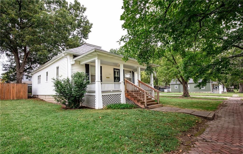 210 E Shawnee Street — photo 26